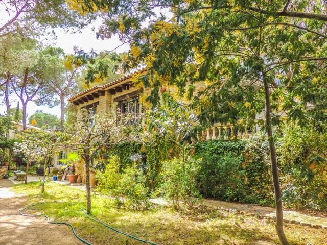 Villa con licencia turística en la urbanización La Montgoda. - foto 5