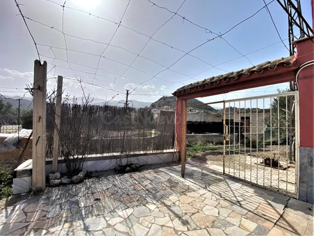 Se vende cortijo a distancia de a pie al pueblo — 2