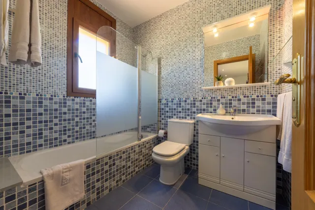 Espectacular Chalet en Mont-Roig del Camp con Piscina y Amplio Jardín — 34