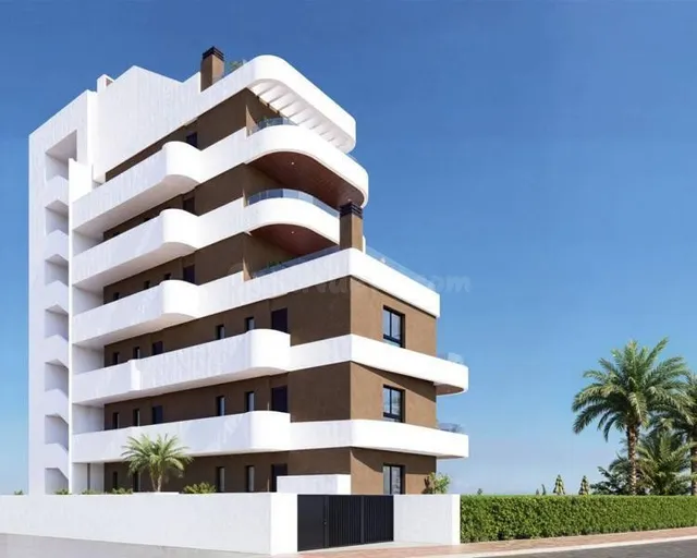 Venta de piso en Guardamar del segura, de 80m2 2 baños con p