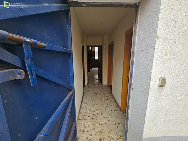 Venta de local en calle las calzadas — 11
