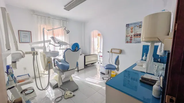 PISO EN EL CENTRO DE FUENGIROLA CON 4 DORMITORIOS APTO PARA CLÍNICA DENTAL — 3