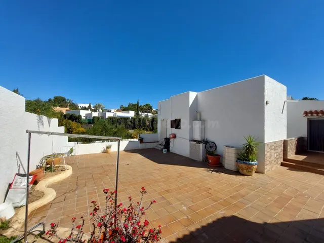 Casa chalet con 6 habitaciones y piscina privada en zona de  - foto 4