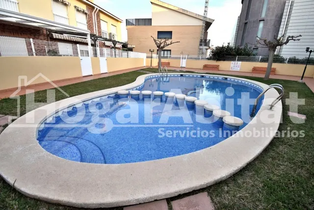 ADOSADO SEMINUEVO CON PISCINA, 2 TERRAZAS Y AMPLIO GARAJE — 8