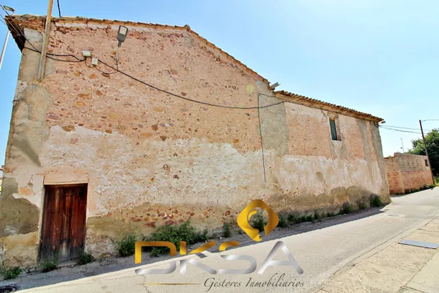 A la venta enorme casa con cochera para reformar en Alquería