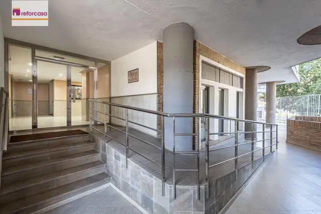 PISO REFORMADO CON VISTAS PANORÁMICAS A UN PASO DEL CENTRO DE GRANADA — 36