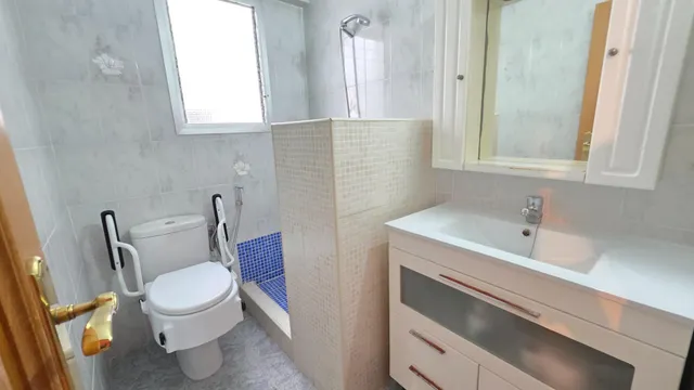 Piso de 4 habitaciones, 2º piso con ascensor junto al Gran Parque Central en Paterna — 9