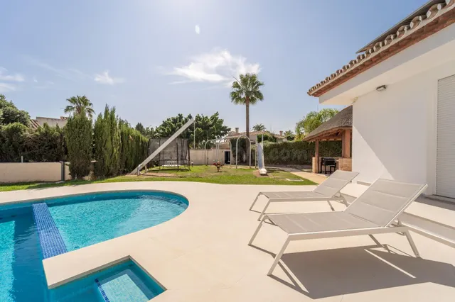 LUMINOSO CHALET EN ESTEPONA — 2