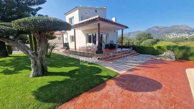 Roses | Exclusiva vivienda sobre parcela de 1.190 m2 en ento - foto 2