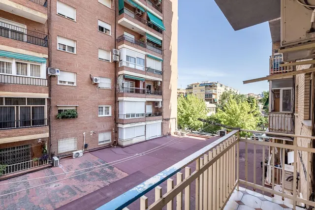 Piso de 3 dormitorios con terraza en plena zona Fontiveros — 4