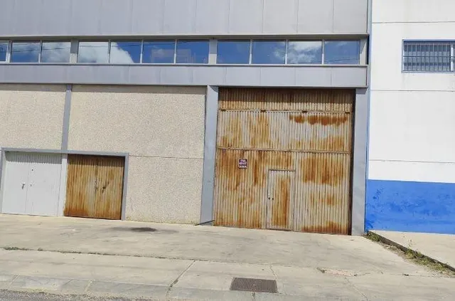 SE VENDE nave industrial OKUPA en C Poligono Industrial La B - foto 2