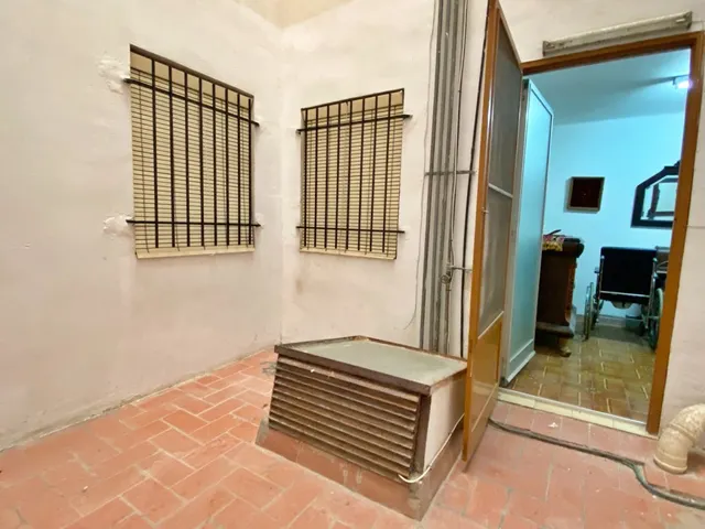 Piso de 4 habitaciones con ascensor en la calle Sant Blai, cerca de la universidad — 18