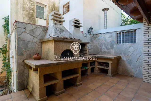Casa independiente con piscina y jardín en Vallpineda — 48