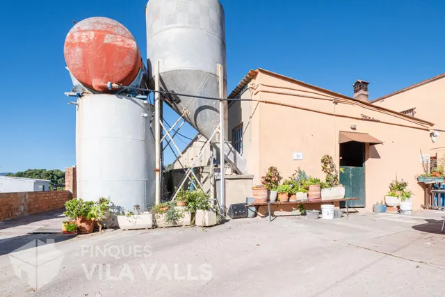 Granja con posibilidad de 2 vivendas.y 1 Ha de terreno — 11