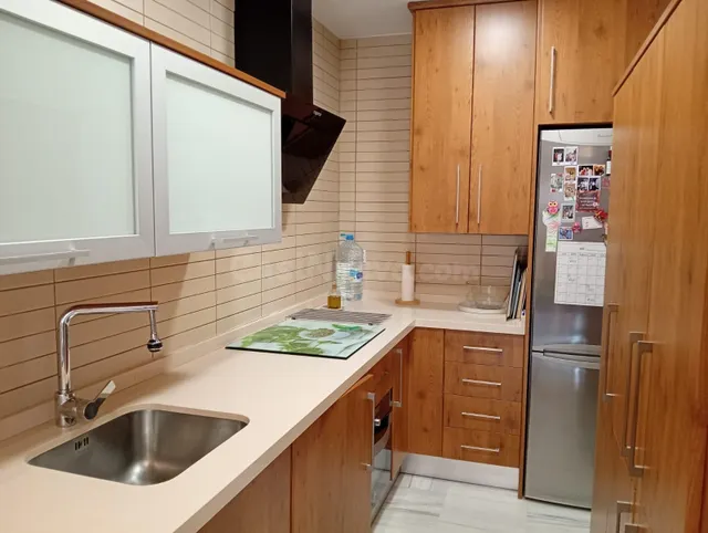 Piso de 2 habs, baños, cocina equipada, soleado y muy lumino