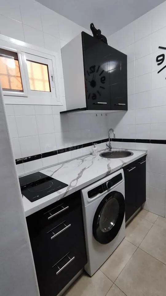 Apartamento reformado con piscinas comunitarias en Benalmáde - foto 5