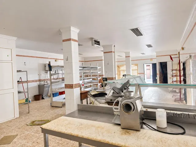 Local comercial 4 habitaciones 140m² en venta - ESTACION RENFE — 5