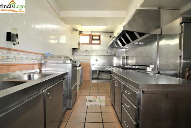 CAFETERÍA-RESTAURANTE EN ZONA UNIVERSITARIA — 11