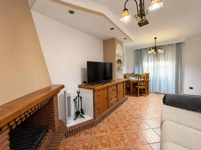 VIVIENDA CON PATIO, GARAJE Y COCINA EXTERIOR EN ZONA RESIDENCIAL — 7