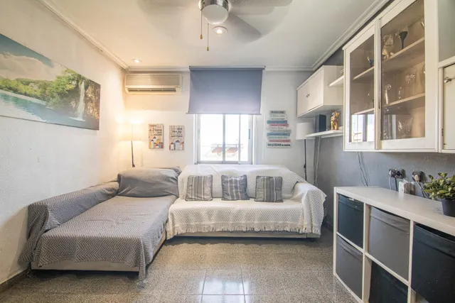 3º sin ascensor, de 3 habitaciones, 1 baño y balcón — 11