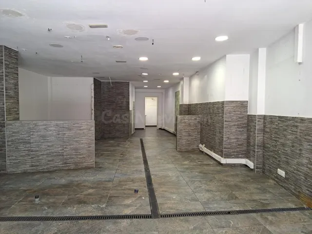AMPLIO LOCAL COMERCIAL EN EL CENTRO DE LA VILA DE 100MTS.