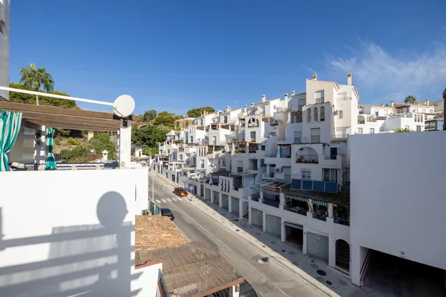 Dúplex de 4 dormitorios con vistas al mar, terraza y piscina en Velilla-Taramay — 11