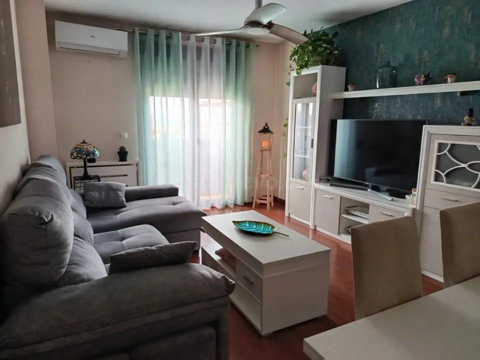 Se vende precioso y coqueto piso de 2 dormt. 1 baño, garaje y trastero en chinchilla