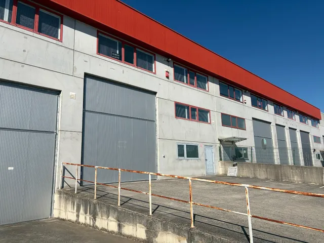 Se alquila nave en poligono industrial de San Cibrao das Viñas, Ourense — 38