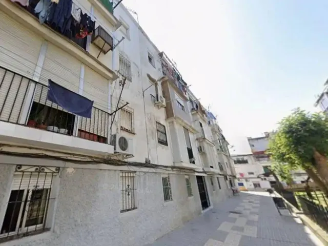 SE VENDE PISO OKUPADO en Calle CHILE Nº 6 San Juan de Aznalfarache (Sevilla) — 3