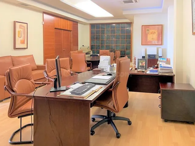 Exclusivo local de oficinas listo para entrar en Albolote