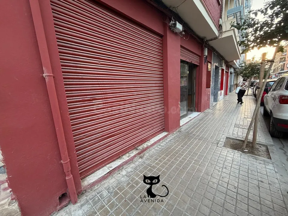 Local comercial de 137 m2 frente a parque | Benetússer