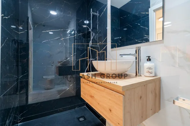Exclusiva vivienda de 4 dormitorios, totalmente reformada, a 550m del puerto y la playa de Cambrils. — 25