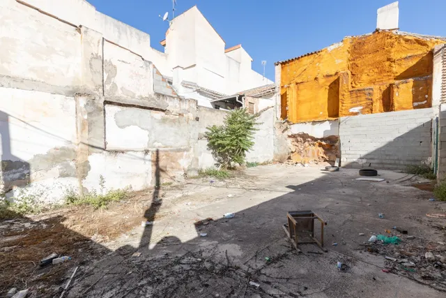 Parcela en Venta con Alto Potencial de Edificación en Peligros — 12