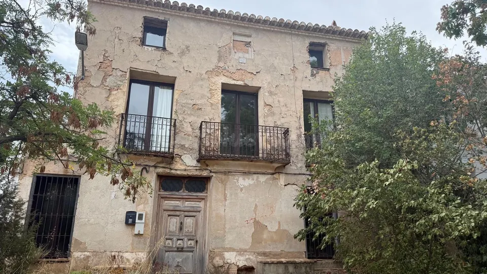 Amplio Chalet en Iglesia San Juan de Requena