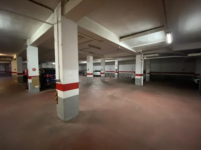 Plazas de moto en venta en Garaje Cervantes - foto 4
