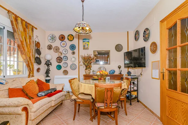Fantástica casa adosada con gran patio, sótano habitable y e - foto 4