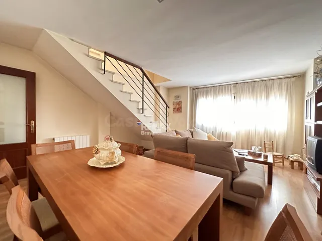 Figueres | Exclusivo dúplex con terraza, parking y trastero 