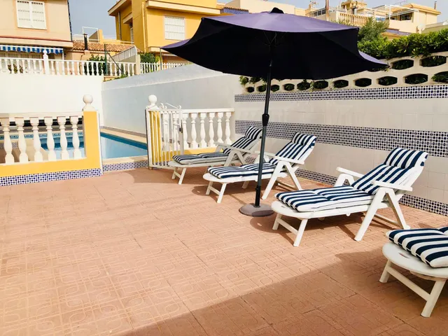 Villa privada con 6 habitaciones frente al mar en Guardamar playa. — 21