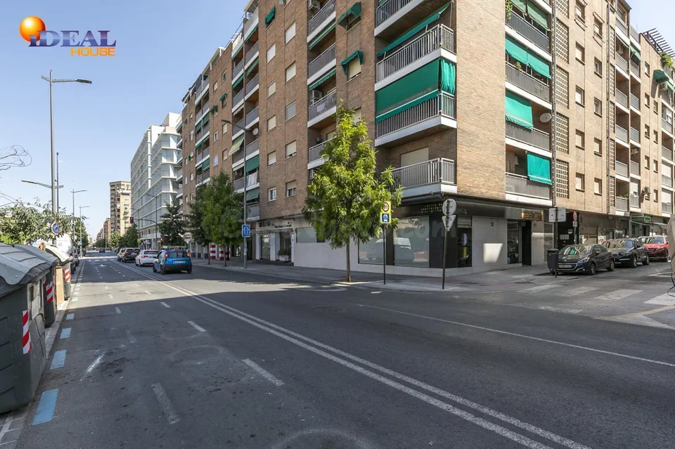 Piso en Calle Arabial con Vistas Despejadas al Parque García Lorca
