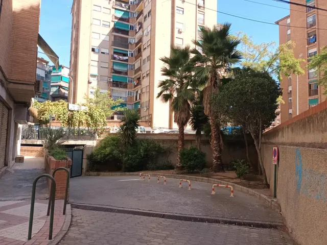 Garaje cerrado en Granada zona Zaidin, 12.80 m. de superficie. — 7
