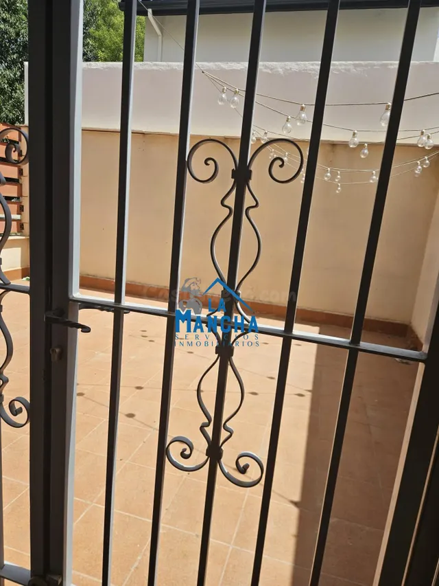 INMOBILIARIA LA MANCHA VENDE ADOSADO EN BARRIO MEDICINA. — 5