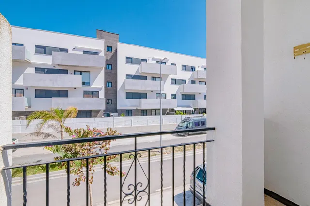 Chalet adosado en Salobreña playa, urb. privada con piscina y jardines. — 28