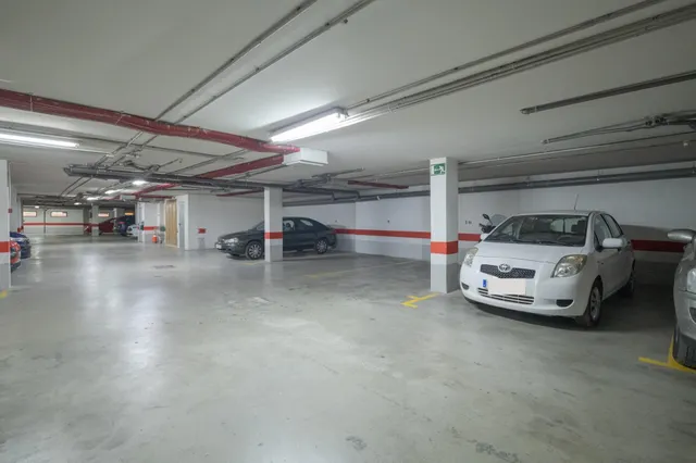 Una vivienda ideal con 2 dormitorios tanto para vivir con total comodidad en planta baja y sin barreras como para inversión segura. ¡Lista para entrar a disfrutar! En Churriana de la Vega. — 31