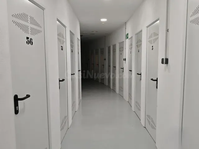 Local distribuido en trasteros . Construidos recientemente,  - foto 3