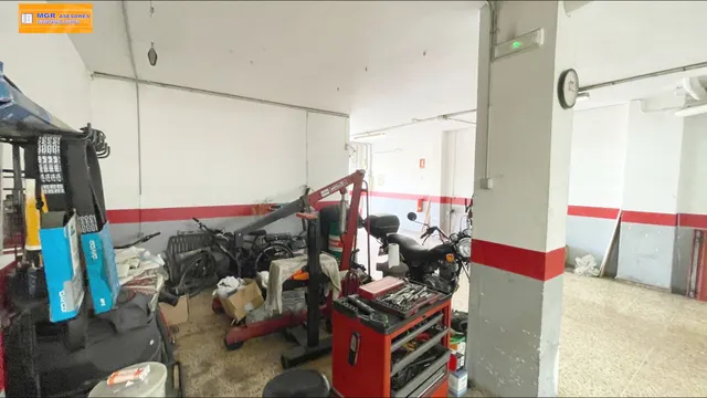 VENTA DE TALLER MECANICO O LOCAL DE 140 M2 CON PUERTA AUTOMATICA, VADO, ventilación Y LUZ NATURAL — 13