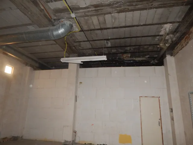 LOCAL COMERCIAL EN ONTINYENT (VALENCIA) Zona San Jose — 12