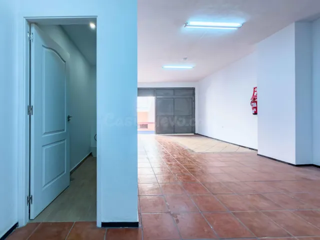 DOS LOCALES EN ALQUILER EN LA CUESTA – DESDE 650 €/MES CADA 