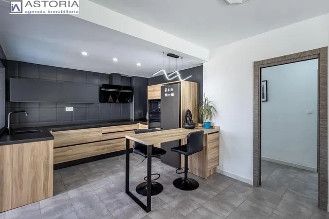 Casa en venta en Monachil (Granada) – Amplia, luminosa y con gran potencial — 9