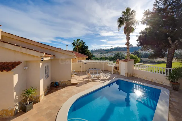 MAGNIFICO CHALET INDEPENDIENTE CON PISCINA PRIVADA Y VISTAS 