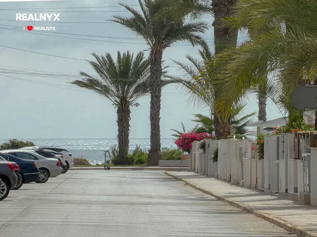 La Veleta! Acogedor apartamento exterior , con amplia terraza y vistas laterales al mar ubicación en urbanización exclusiva con piscina a 150 metros del mar — 7